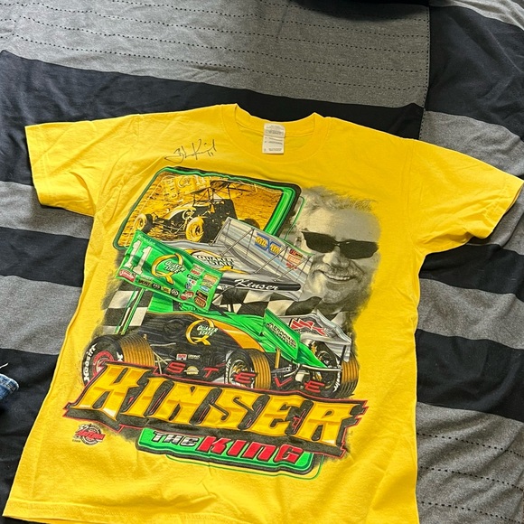 Size small t shirt - Picture 2 of 3